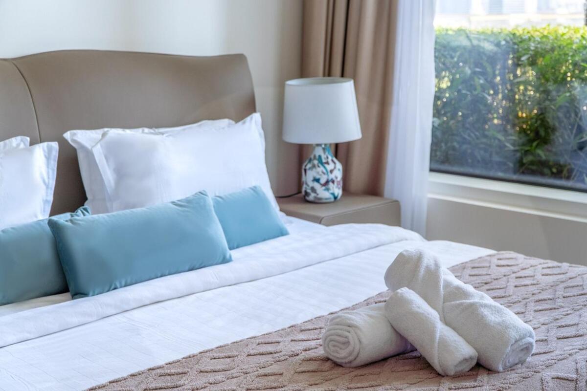 Emaar Beachfront 1 Bedroom In Grand Bleu With Private And Palm Views Apartment