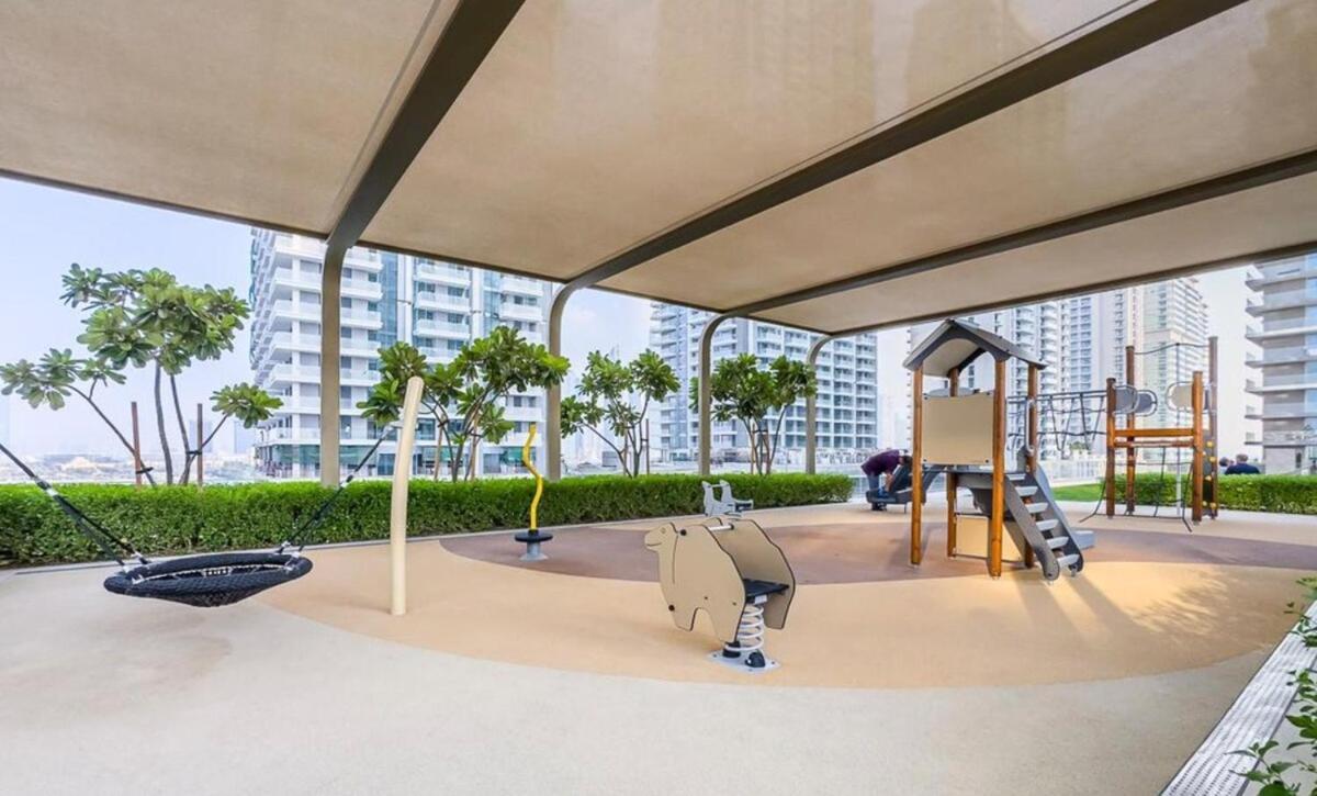 Emaar Beachfront 1 Bedroom In Grand Bleu With Private And Palm Views Dubai